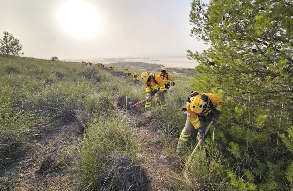 La brigada de refuerzo de bomberos forestales, con base en Cieza, se activa de cara a los meses de ms peligro